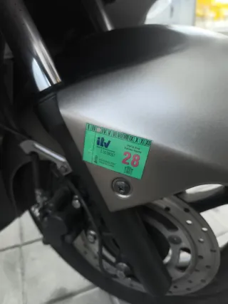 Suzuki Burgman 125 gris