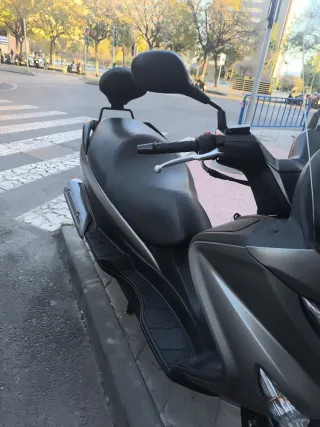 Suzuki Burgman 125 gris