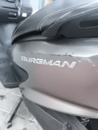 Suzuki Burgman 125 gris