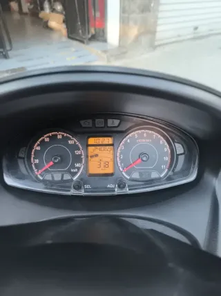 Suzuki Burgman 125 gris