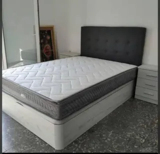 Canapé de tela y madera