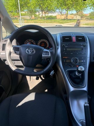 Toyota Auris 2011