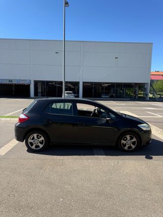 Toyota Auris 2011