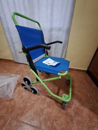 Silla plegable para subir escaleras y movimientos