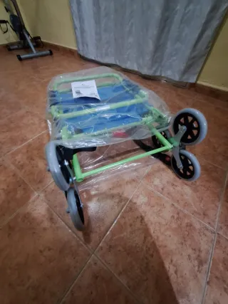 Silla plegable para subir escaleras y movimientos