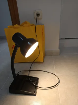 Flexo Negro con Base Organizadora