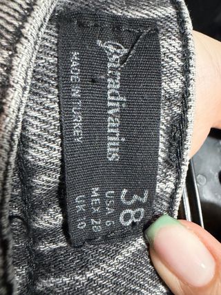 Pantalón Stradivarius Talla 38 Flores Grises