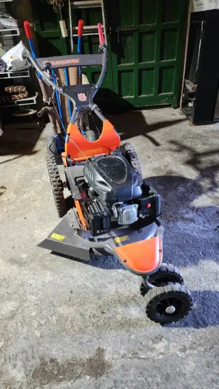 Husqvarna Cortacésped/Desbrozadora DB551