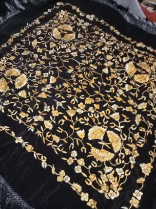 Mantón de Manila Antiguo Bordado a Mano
