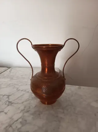 Jarrón de cobre con asas