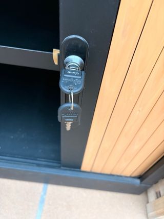 Mueble multiusos con llave.