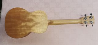 Ukulele in legno naturale