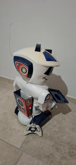 Robot Emilio il meglio telecomandato