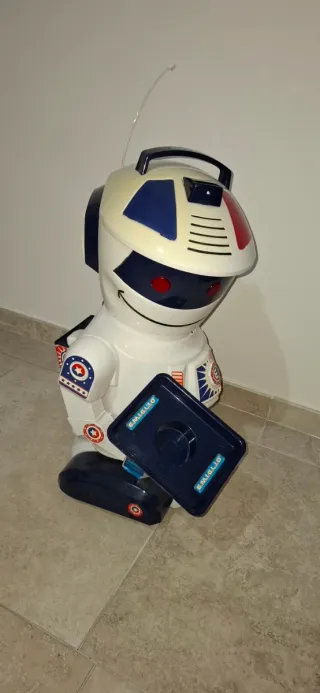 Robot Emilio il meglio telecomandato