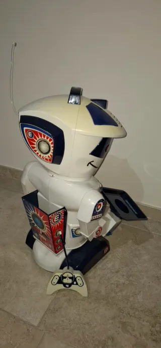 Robot Emilio il meglio telecomandato