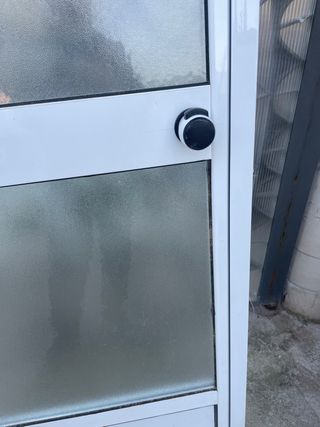 Puerta de aluminio con cristal