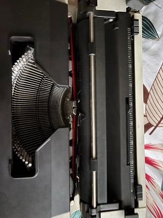 Máquina de escribir Olivetti Lettera 42