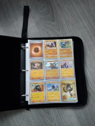Álbum Pokémon 1080 bolsillos + 135 cartas