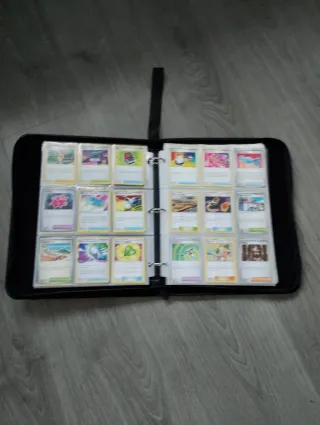 Álbum Pokémon 1080 bolsillos + 135 cartas