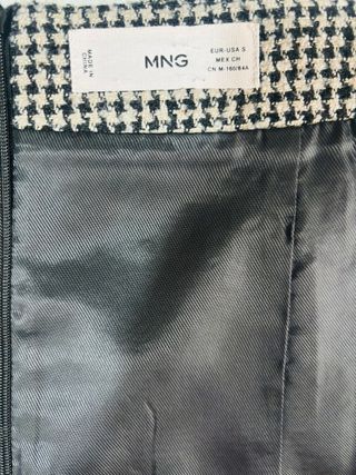 Falda corta de paño de patita de gallo de Mango