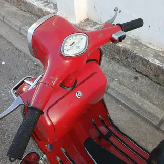 Vespa 160 GT Roja 1978