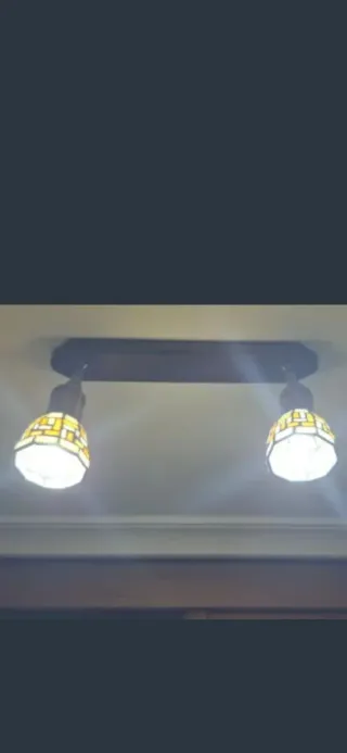 Lámpara de techo Tiffany base madera