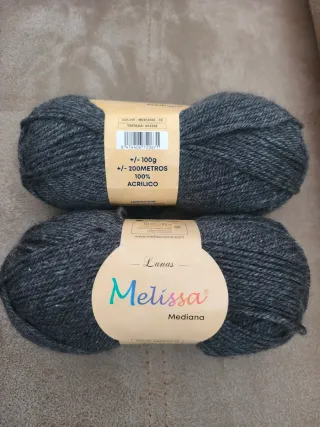 Ovillos de lana acrílica gris