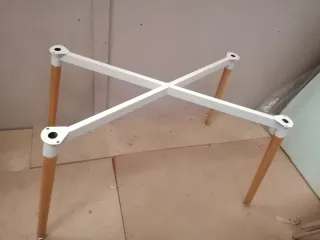 Mesa blanca lacada y madera Nogal claro
