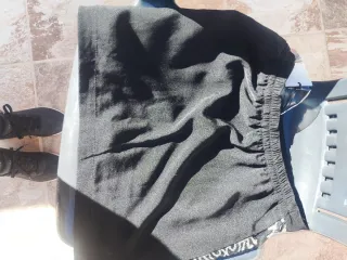 Minifalda negra con lentejuelas doradas Talla S