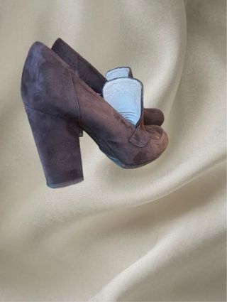 Zapatos de tacón de ante marrón