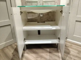 Mueble de baño con lavabo de cristal