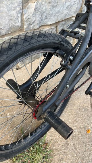 Bici BMX nera e arancione