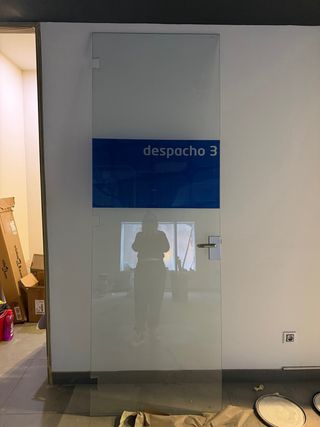 Puerta de cristal sin marco