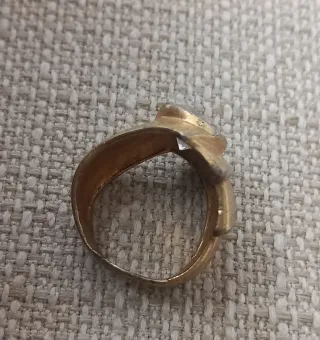 Anello vintage con pietra a forma di cuore