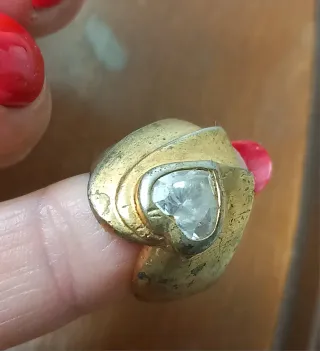 Anello vintage con pietra a forma di cuore