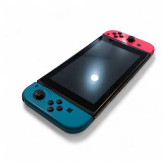 CONSOLA NINTENDO SWITCH CON CARGADOR Y FUNDA