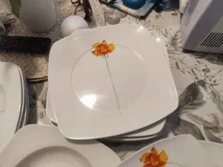 Set di stoviglie 5 fondi, 5 piatti e due piccoli