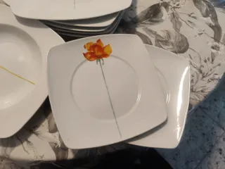 Set di stoviglie 5 fondi, 5 piatti e due piccoli