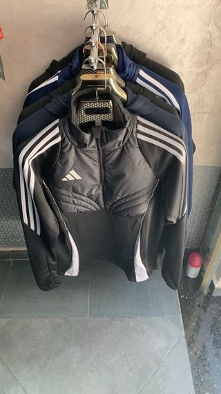 Chaqueta Adidas Negra y Blanca