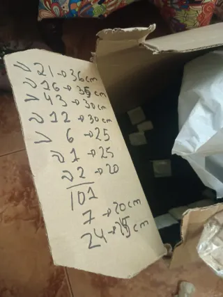 Lote de 4 perchas de plástico negras