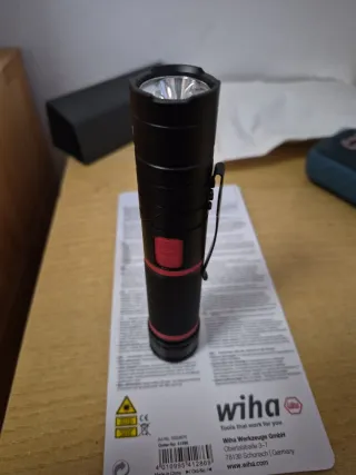Linterna Wiha LED, UV y Láser