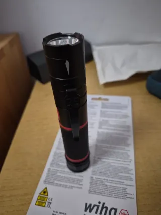 Linterna Wiha LED, UV y Láser