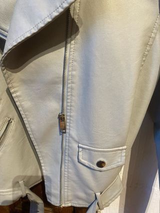 Cazadora cuero gris efecto piel