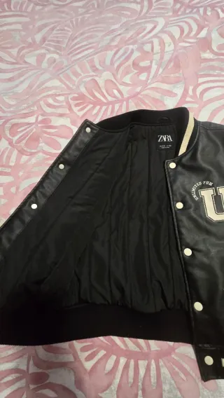 Chaqueta Zara niño negra y beige