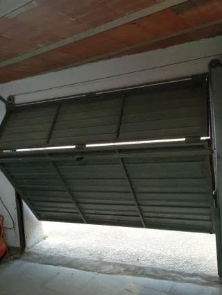 Puerta de garaje basculante