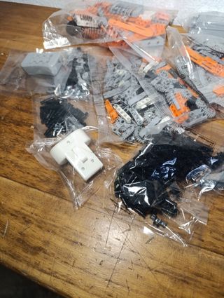 Consegna di Pezzi Tipo Lego Technic