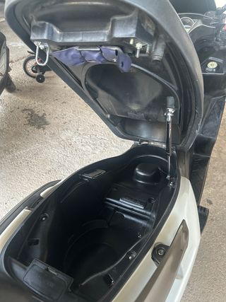 Kymco Superdrink 125cc Maxi Scooter