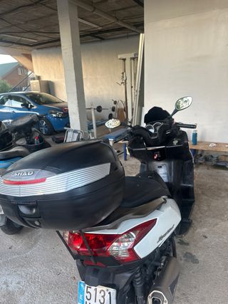 Kymco Superdrink 125cc Maxi Scooter