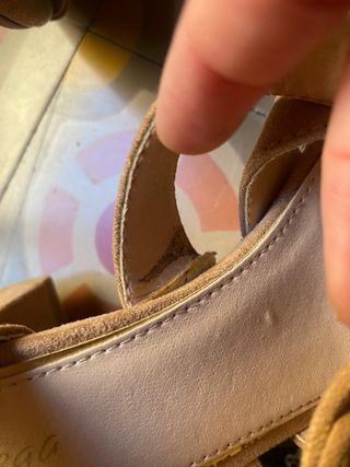 Tacones beige abiertos con cordones - 39