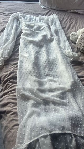 Vestido blanco de fiesta con volantes